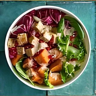 Tofu allo zenzero, patate dolci, melograno + misticanza