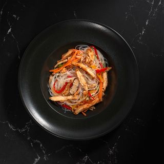 Funchoza cu carne de pui