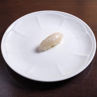 33. Nighiri Branzino - 1 pezzo