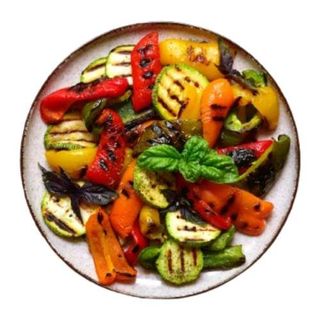 Parrillada de verduras con queso de cabra