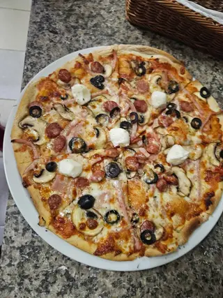 Pizza Capricioasa Ø 32cm