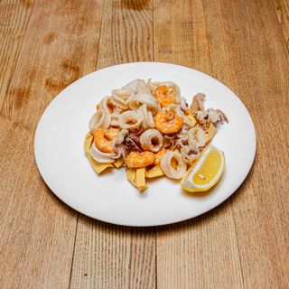 Fritto di calamari e gamberi