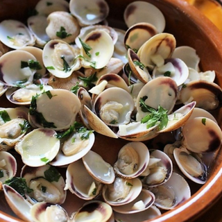 Almejas salteadas 