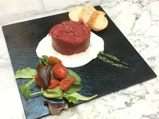 Tartare di manzo 150 g con stracciatella