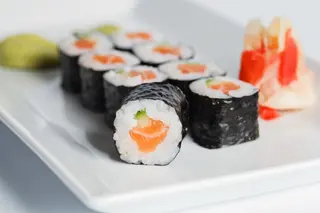 Макі копчений лосось (100г)