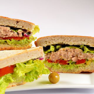 Sándwich Vegetal Y Atún