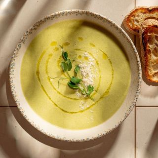 Суп-крем з броколі та зеленим горошком