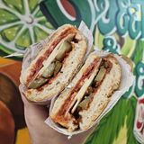 Сандвич с пикантен салам (350г)