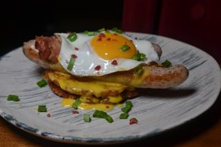 Сніданок з дерунами та яйцем