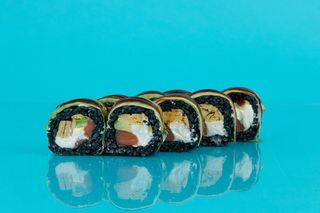 Black авокадо с лососем (330г)