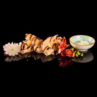 57. Bocconcini di gamberoni con salsa speciale (piccante)