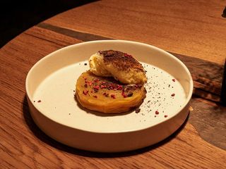 Перевернутий яблучний пиріг з джелато (200g)