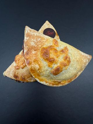 Empanadilla De Más Que Quebrada Con Espinacas  A La Crema Y Queso 