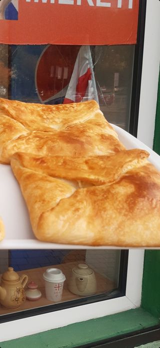 Chaczapuri "Phenovani"z serem