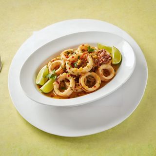 Grilled Calamari In Lemon, Chilli, Garlic-Butter Sauce
