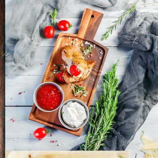 Piept de pui cu mozzarella si roșii