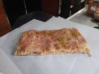 Mozzarella, mortadella e pistacchio