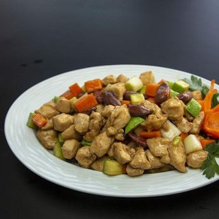 POLLO CON ALMENDRAS Y VERDURAS