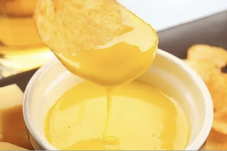 Salsa de queso Cheddar casero