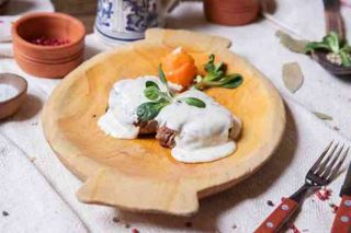 MUSCHI DE VITA CU SOS DE BRANZA MUCEGAI