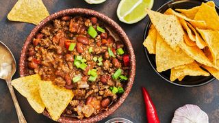 Чили кон карне с начос