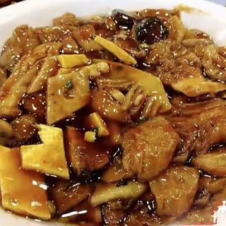 Ternera con Bambú y Setas Chinas