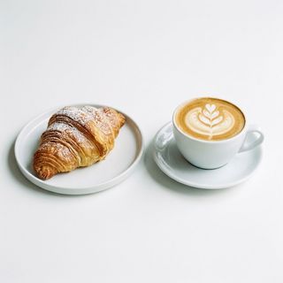 Brioche e cappuccino menù