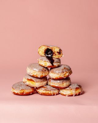 10 pączków z powidłami śliwkowymi