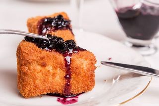 Камембер пане с боровинки (180г)