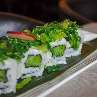 Uramaki wakame
