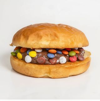 Burger de Nutella Kit Kat con Lacasitos