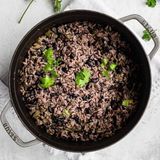 Moro de habichuela negra con costilla guisado