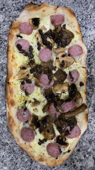 Pizza Butifarra con setas 