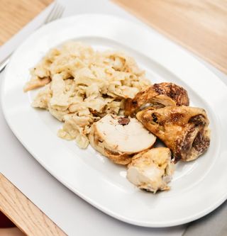 Domaća piletina s ražnja i mlinci