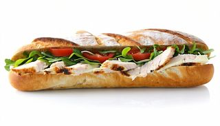 Petto di pollo, provola, insalata e pomodoro