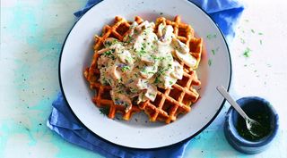 Вафля картофельная с грибным рагу в сметане