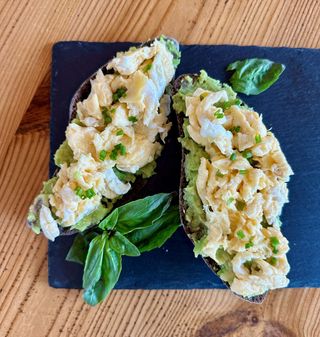 Tosta de Abacate e Ovo