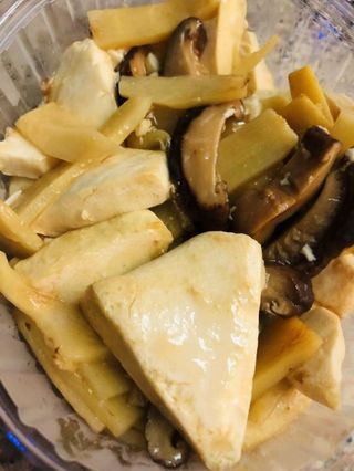 73.TOU-FU CON FUNGHI E BAMBU