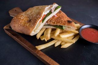 Klasik sendvič i pomfrit