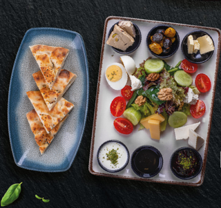 Турецкий завтрак на тарелке