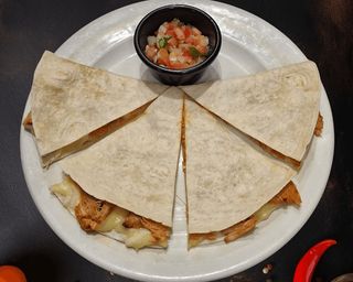 Big quesadilla de pollo chipotle