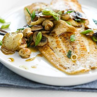 LENGUADO AL HORNO CON CHAMPIÑONES