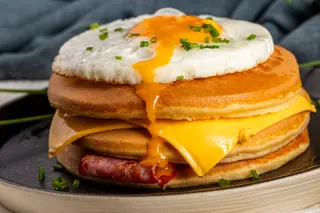 Panquecas Ovo Bacon Cheddar