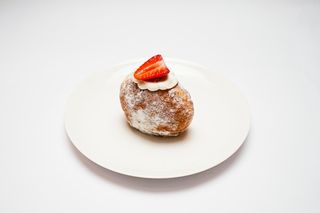 Малиновый пончик