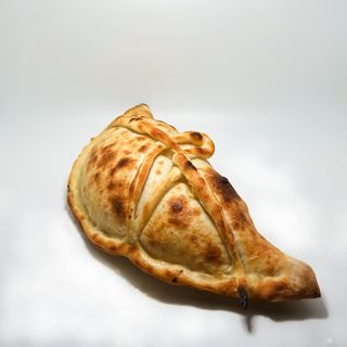 Pizza Bolognesa Cerrada (Mediana)