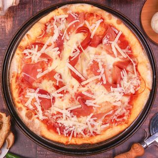 Пица Прошуто Крудо и пармезан (30см)