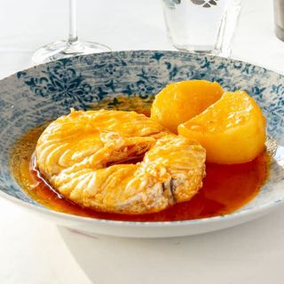 Merluza de anzuelo con ajada de pimentón de la Vera