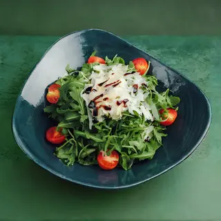 Salata sa rukolom i cherry paradajzom