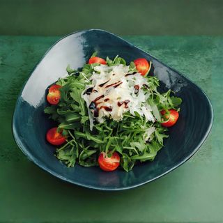 Salata sa rukolom i cherry paradajzom