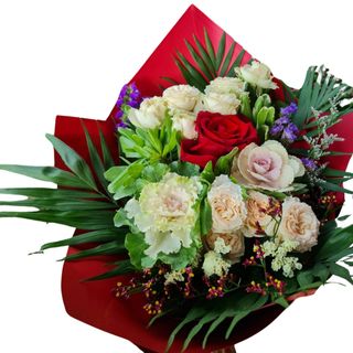 Buchet cu minirosa, brasica, trandafiri